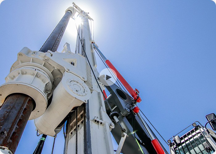 坐落于中國第一個(gè)石油基地――玉門，是生產(chǎn)各類真空油脂和特種潤滑脂的專業(yè)公司，集研究、開發(fā)、生產(chǎn)于一體的生產(chǎn)經(jīng)營企業(yè)。<br/><br/>
具有幾十年專業(yè)生產(chǎn)真空油脂和特種潤滑脂的生產(chǎn)經(jīng)驗(yàn)，具有先進(jìn)的硬件設(shè)施－分子蒸餾裝置，可以使石油餾分低溫下切割到極窄流程，保證真空油脂產(chǎn)品性能，也具有國內(nèi)先進(jìn)的真空脂類產(chǎn)品的生產(chǎn)系統(tǒng)。